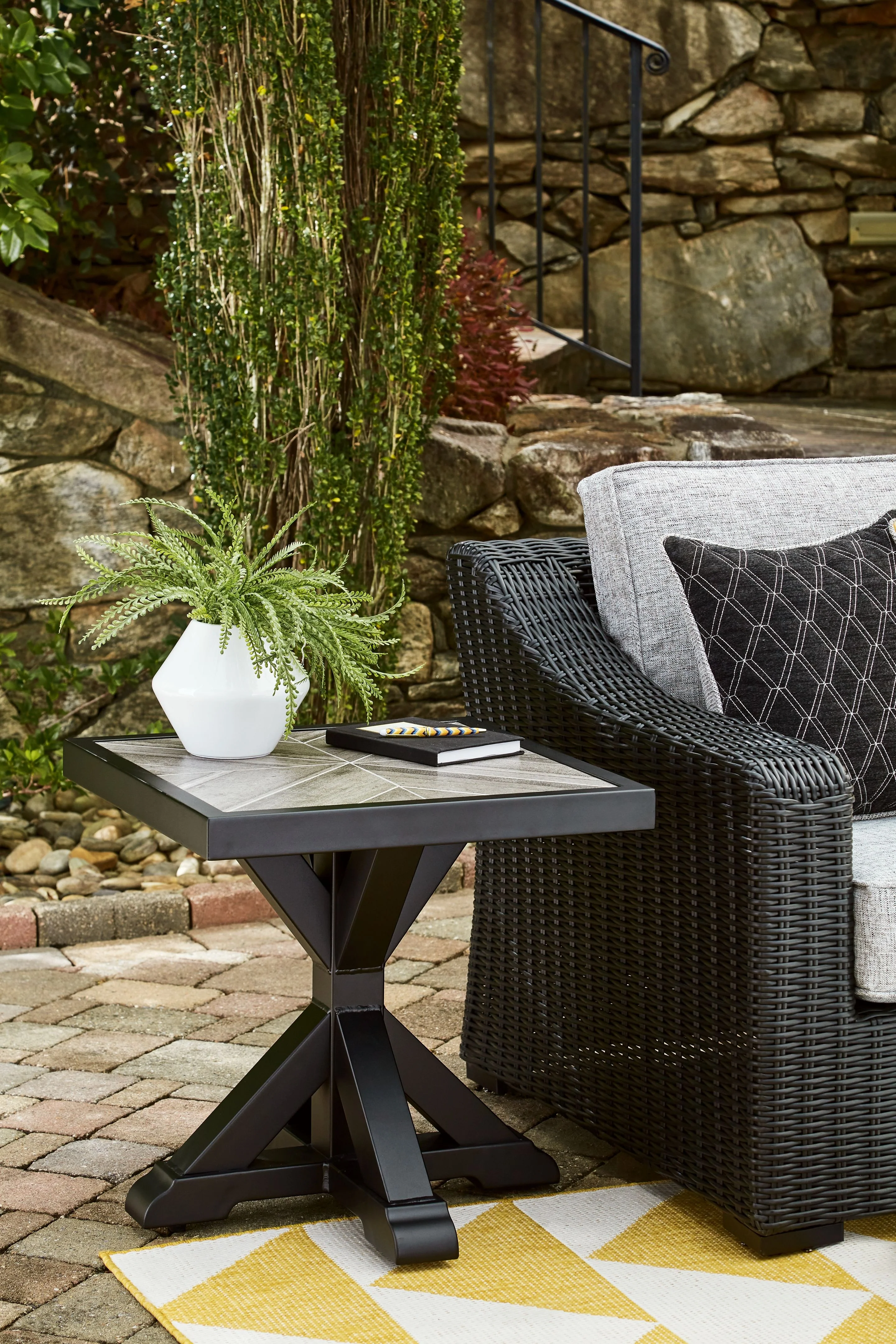 Beachcroft - Square End Table - Image 4