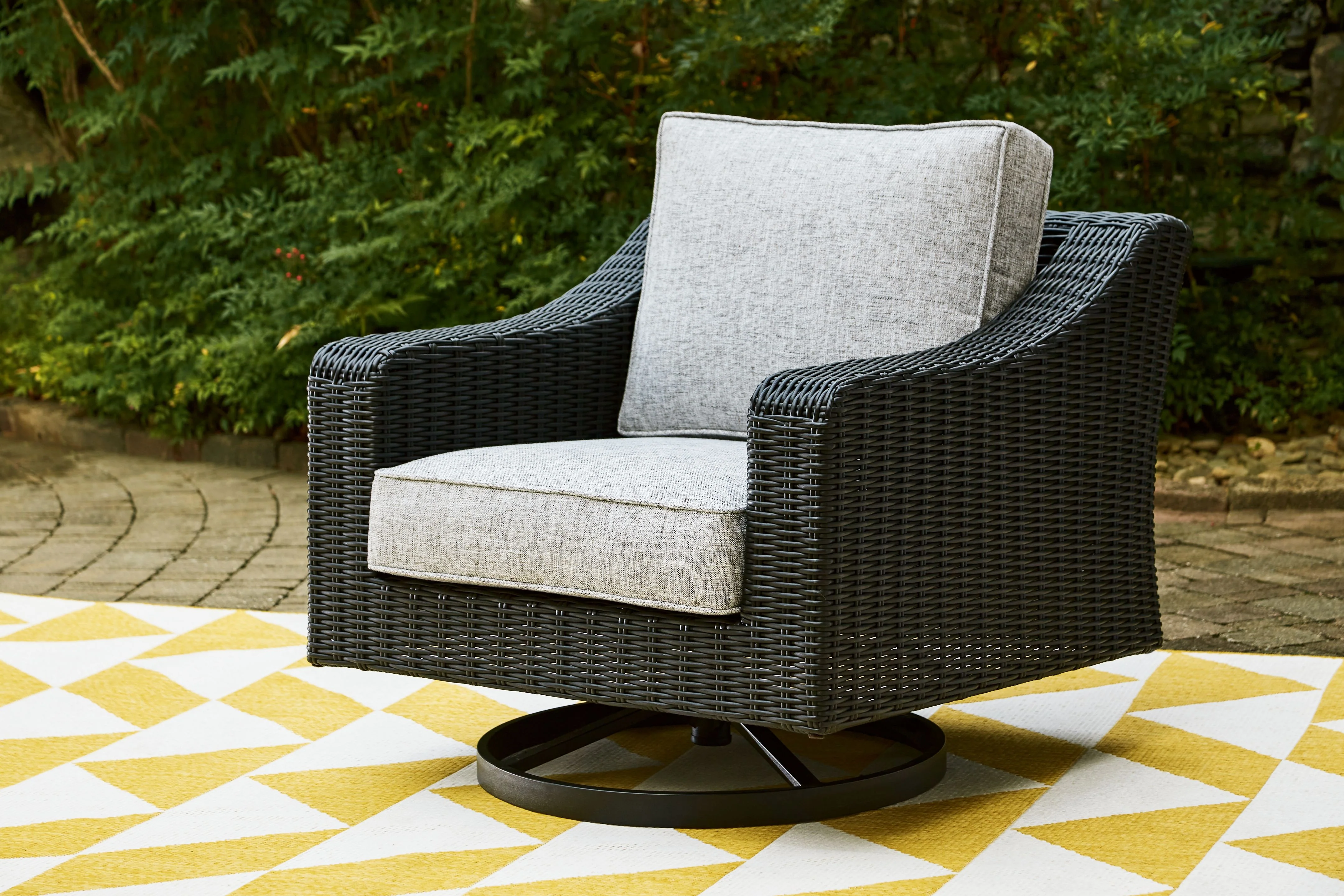 Beachcroft - Swivel Lounge Chair - Image 4