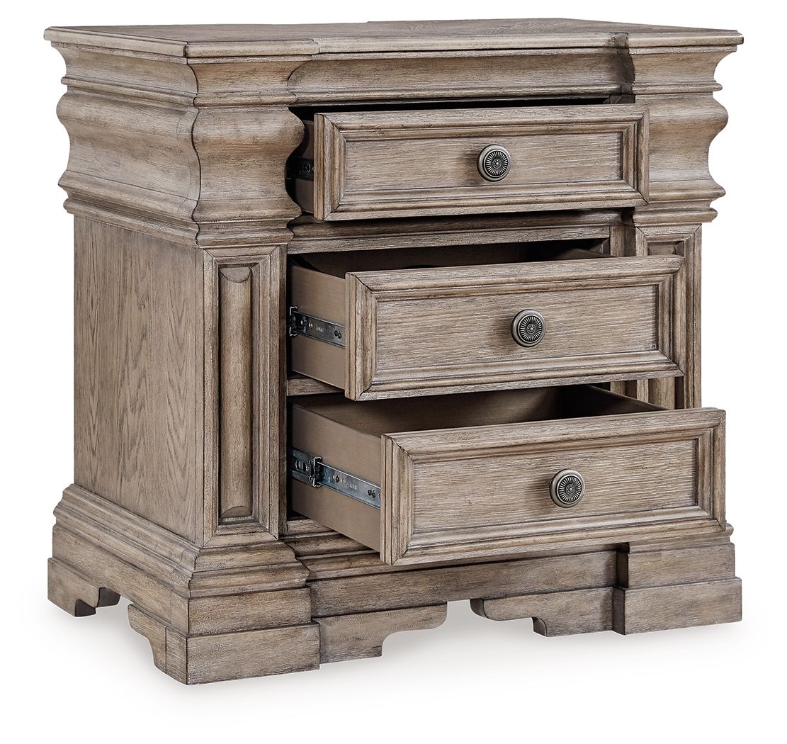 Blairhurst - Three Drawer Night Stand - Light Grayish Brown - Image 3