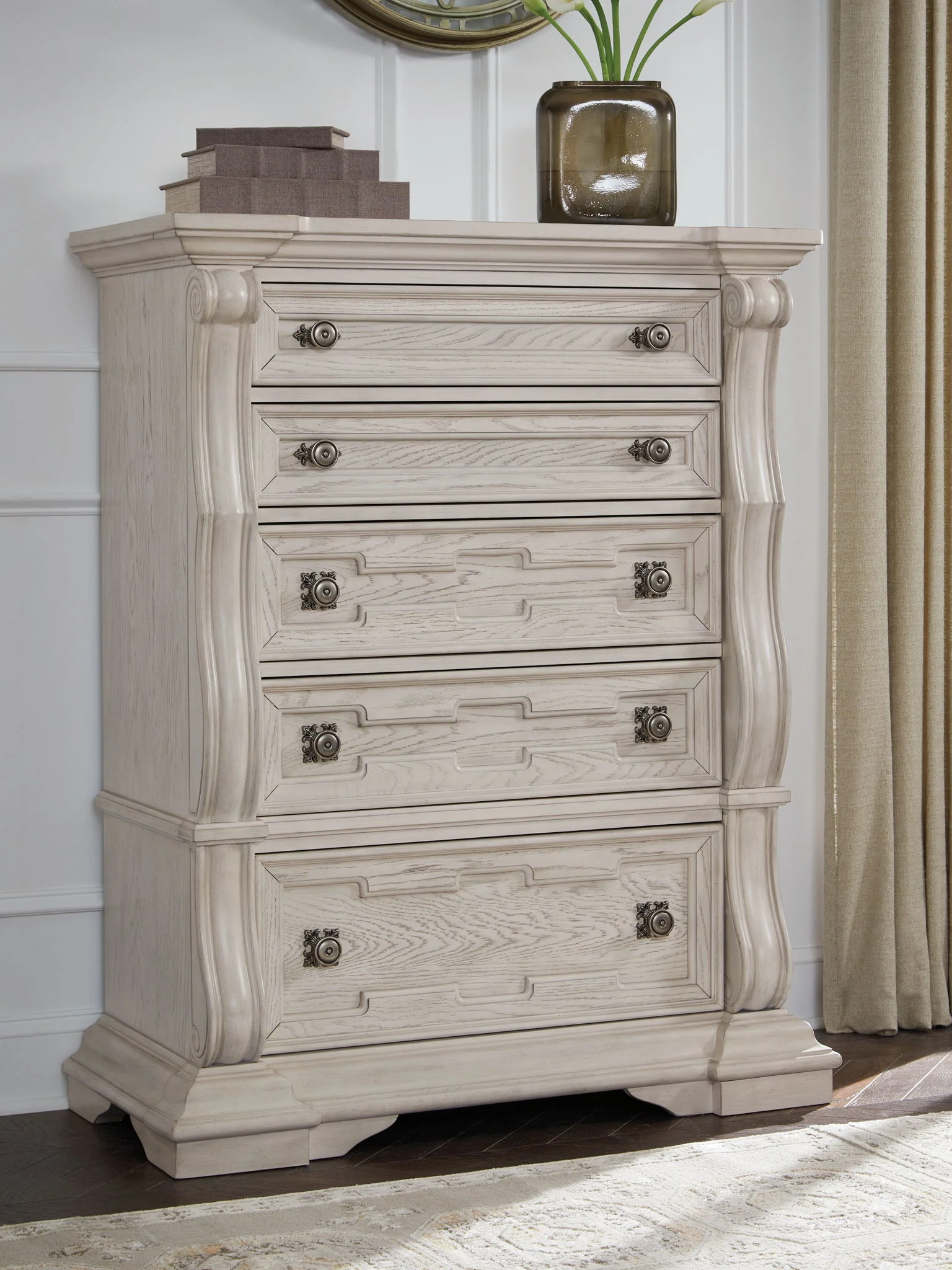 Bruchandi - Five Drawer Chest - Antique White - Image 3