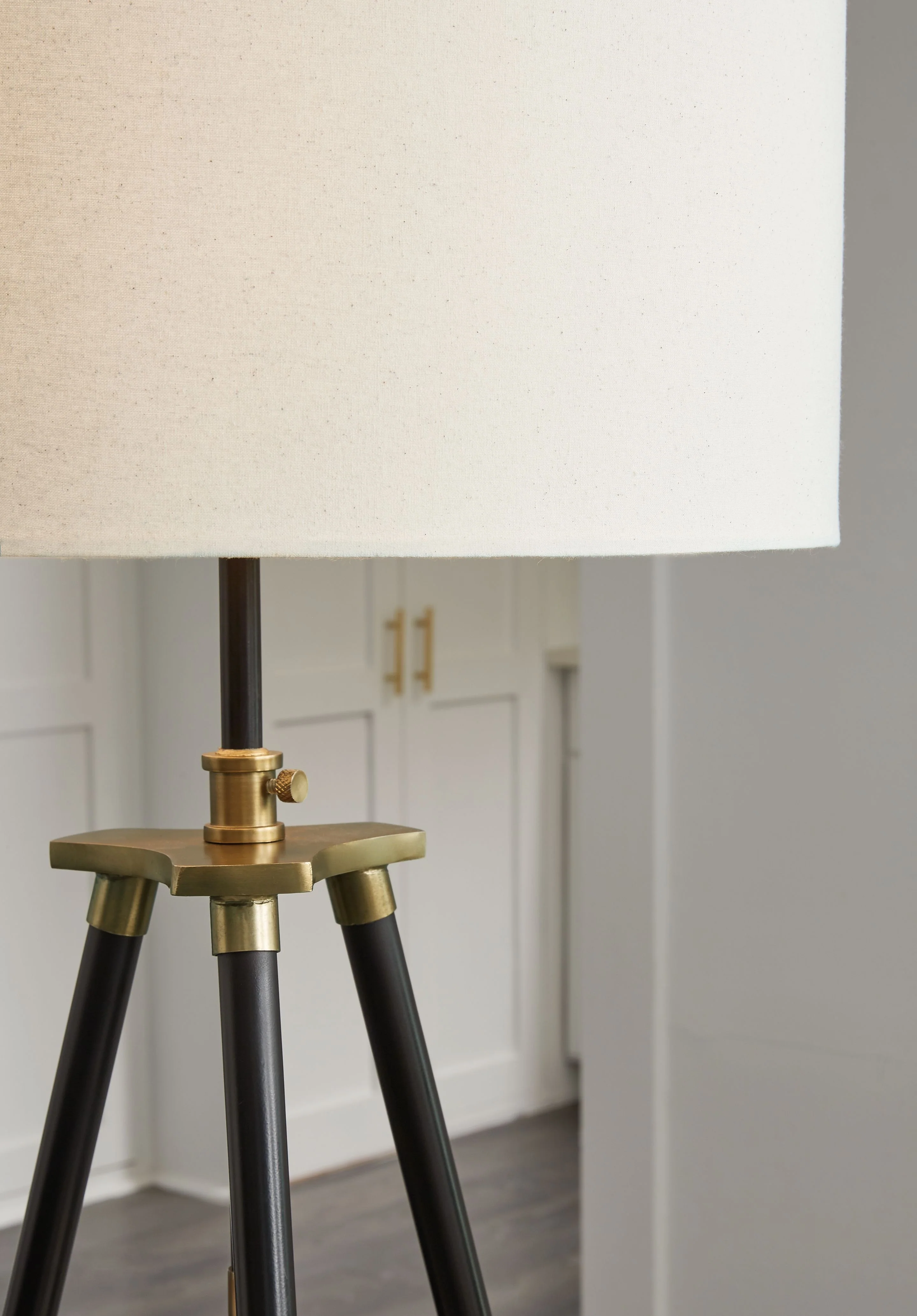 Cashner - Metal Floor Lamp - Black / Gold Finish - Image 3