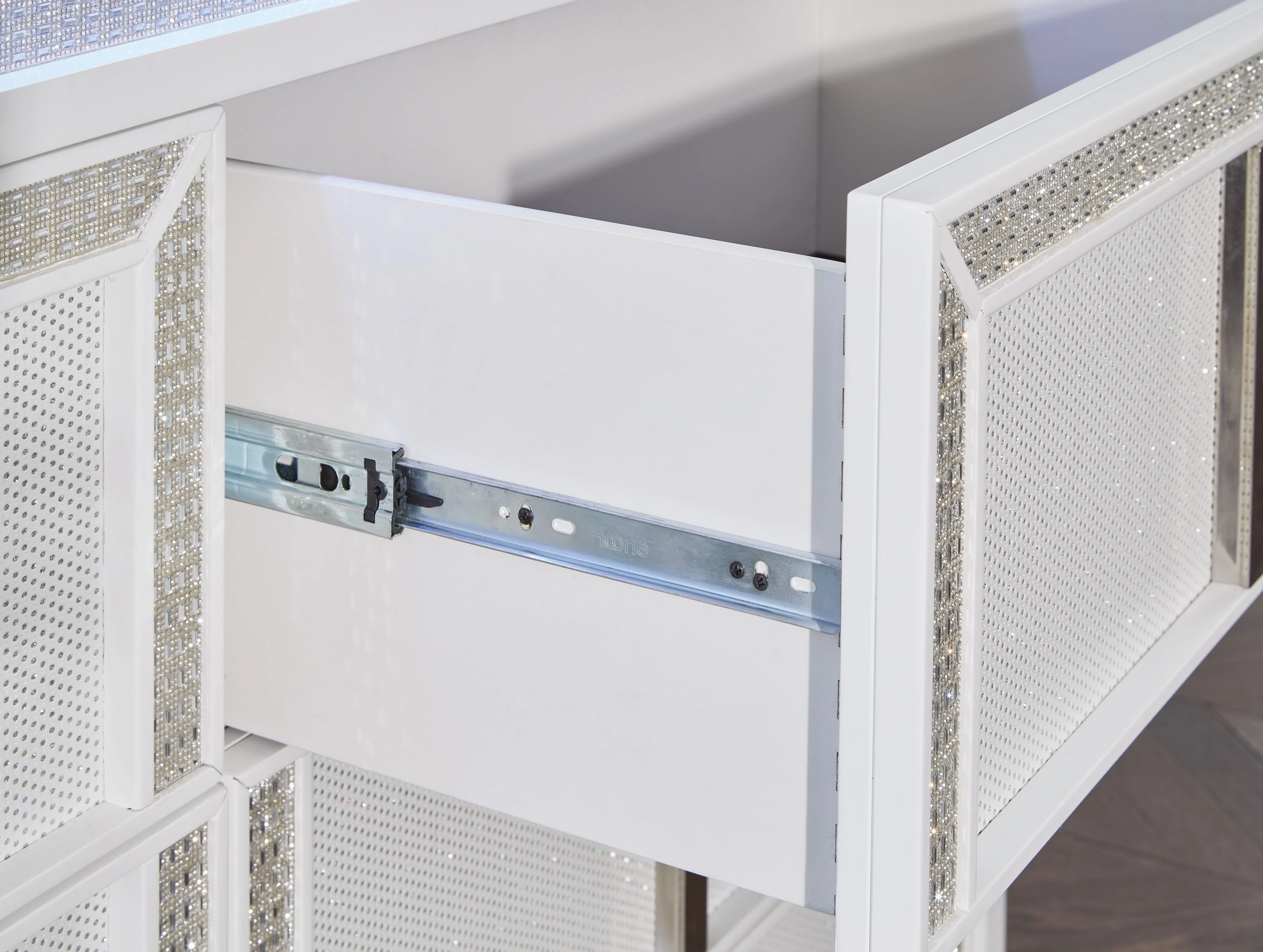 Chalanna - Dresser And Mirror - White - Image 4
