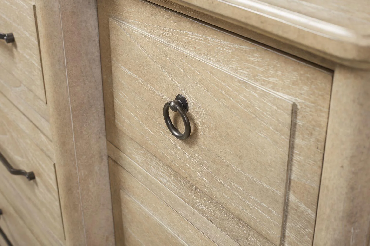 Citrus Heights 9- Drawer Breakfront Dresser - Image 4