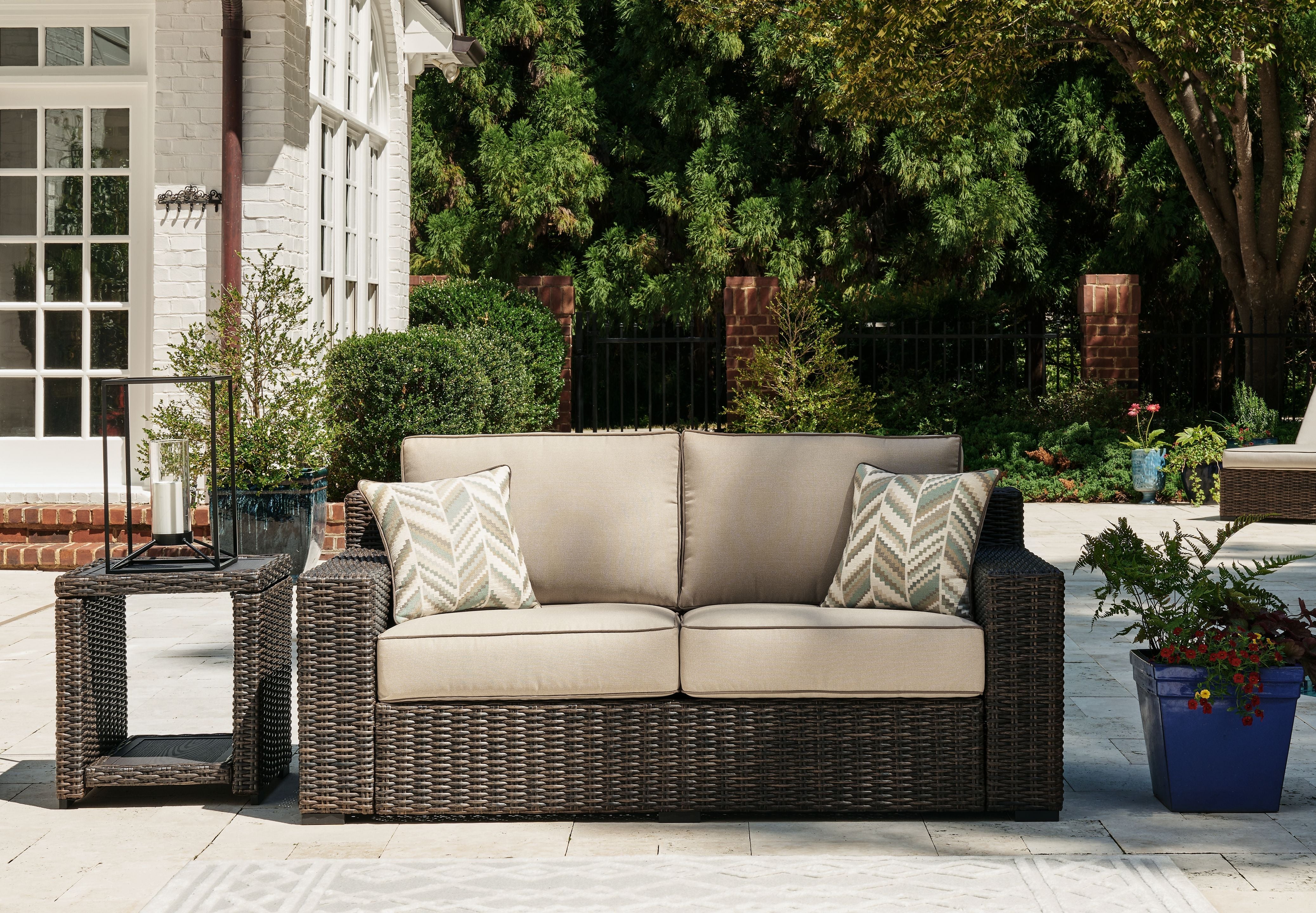 Coastline Bay - Loveseat W/Cushion - Brown - Image 3