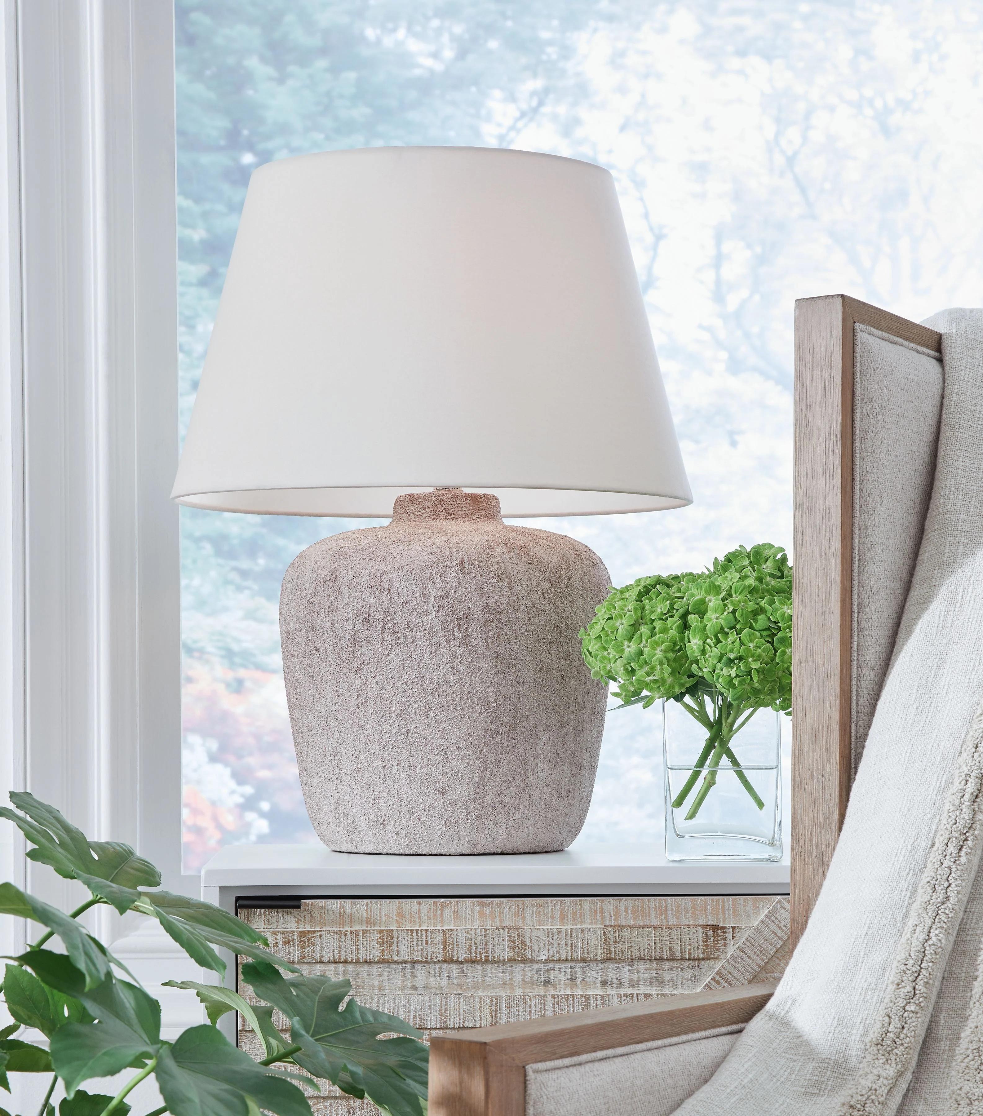 Danry - Metal Table Lamp - Distressed Cream - Image 3