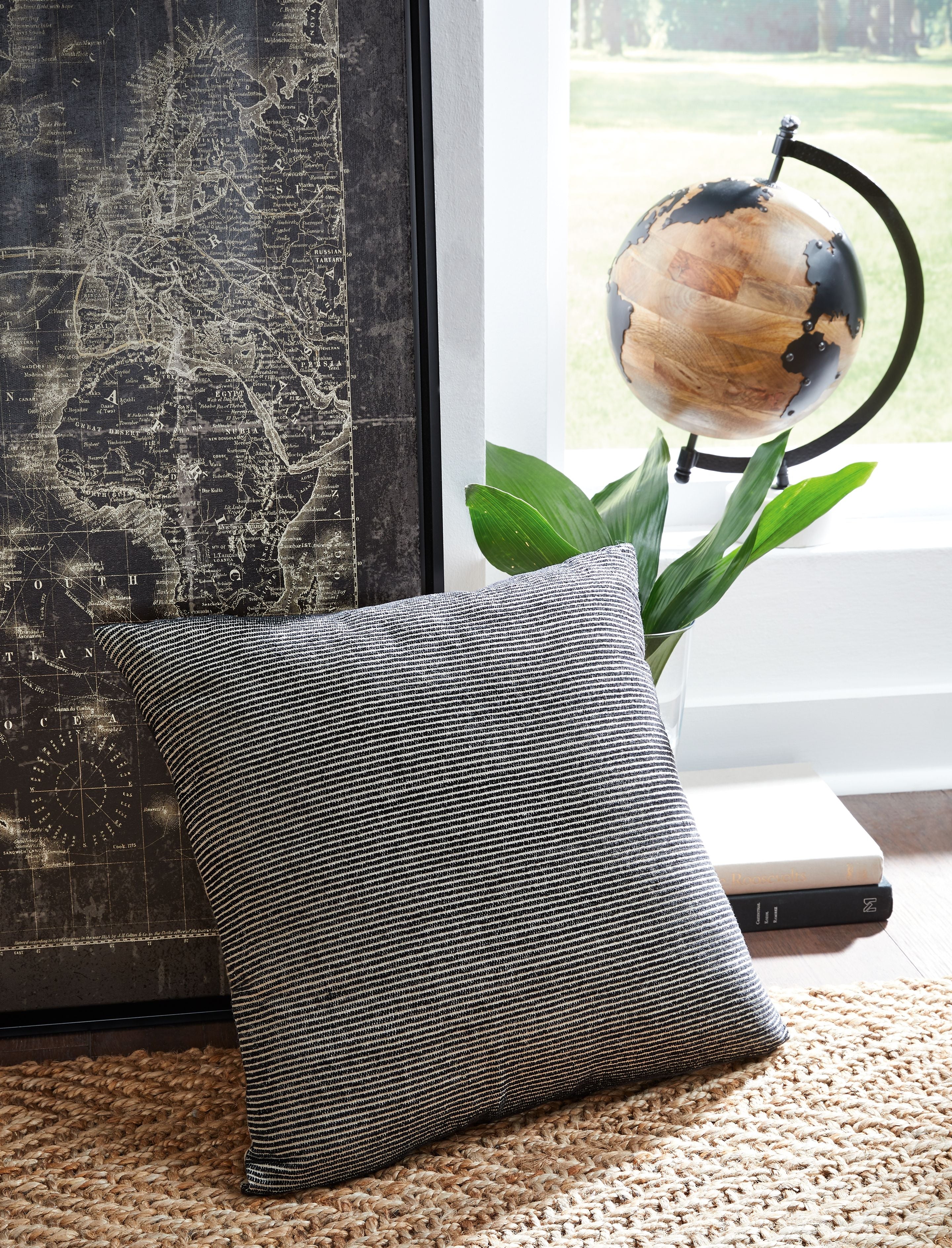 Edelmont - Pillow - Image 4