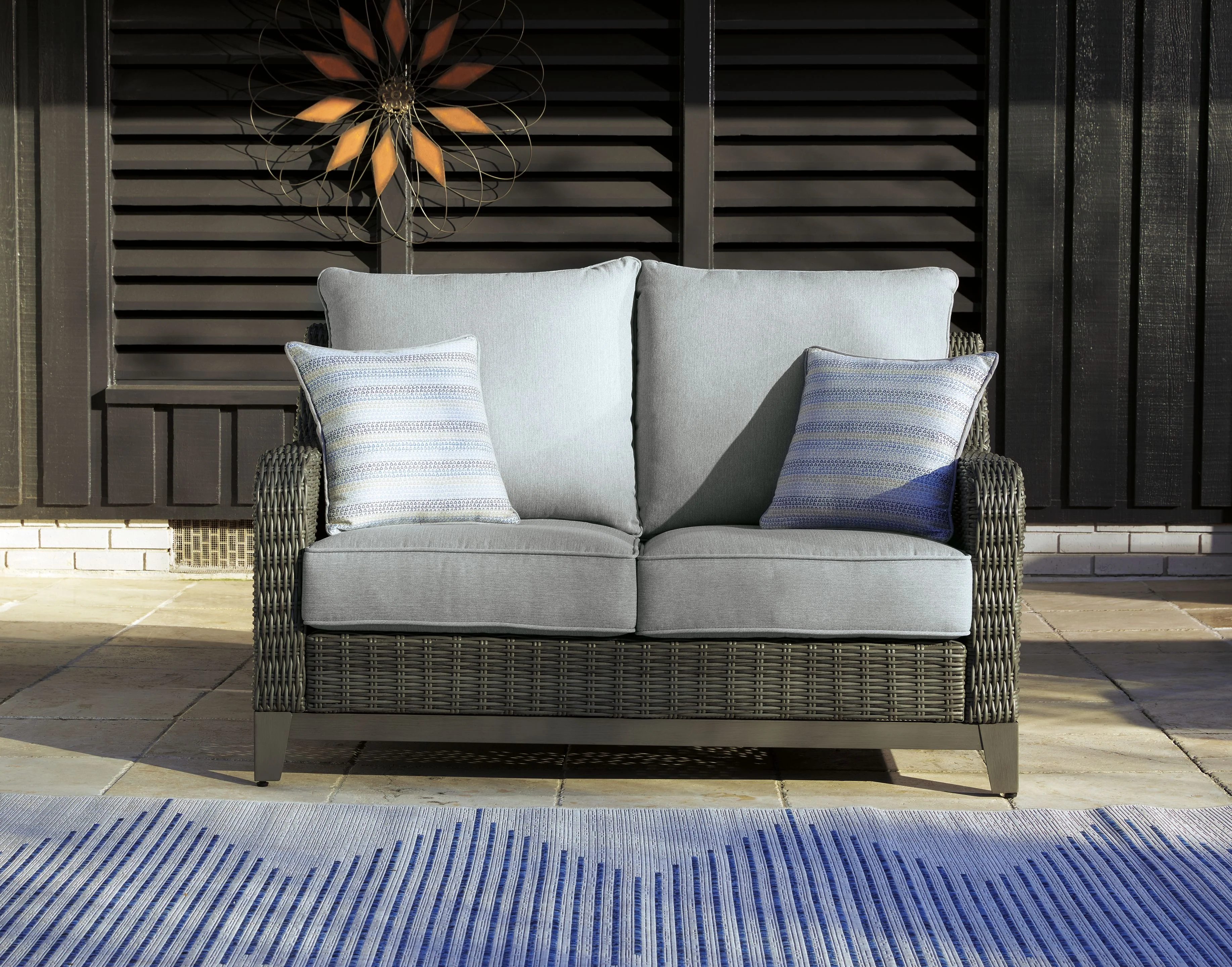 Elite Park - Loveseat w/Cushion - Gray - Image 3