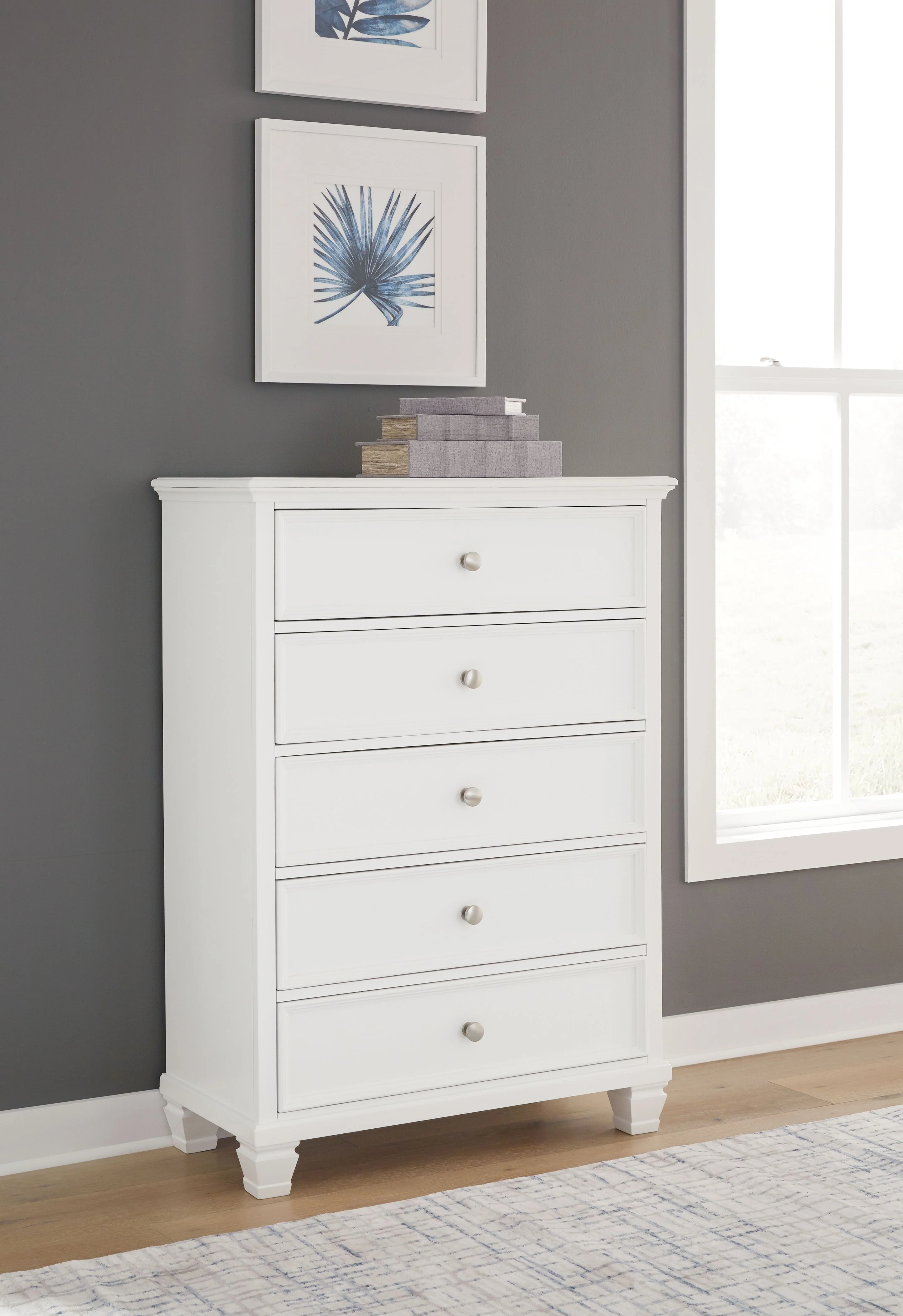 Fortman - Five Drawer Chest - White - Image 4