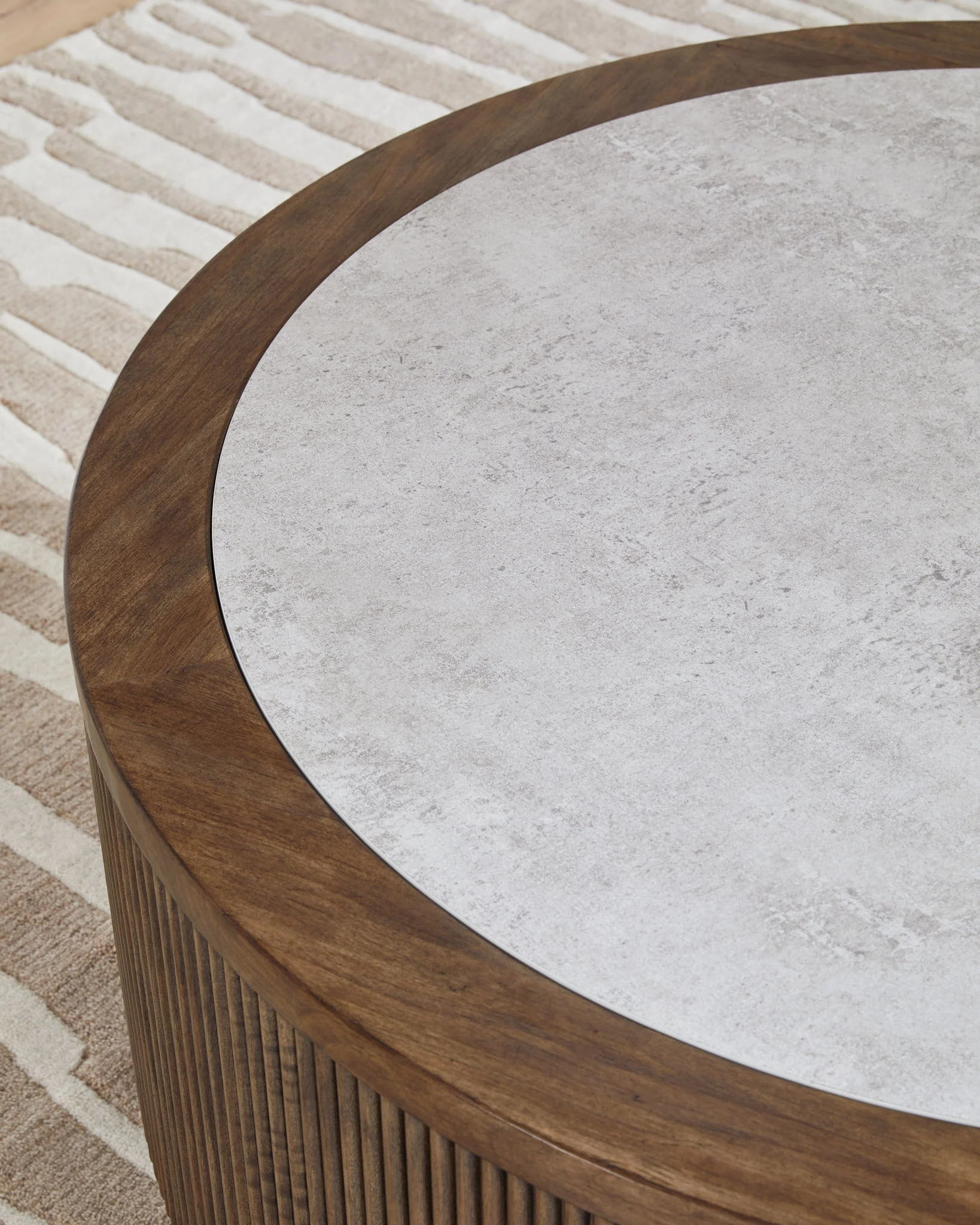 Hadonna - Round Table - Image 6