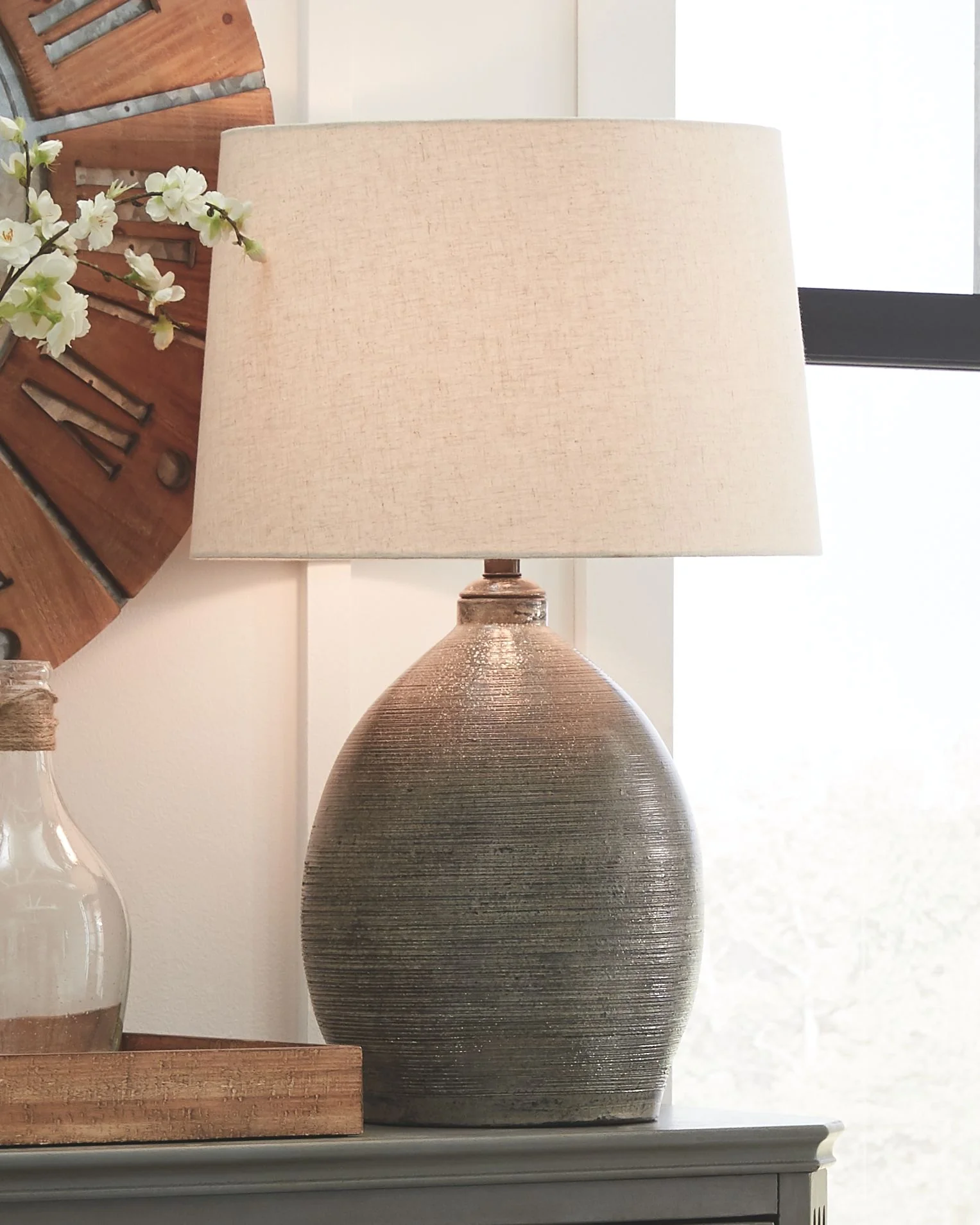 Joyelle - Terracotta Table Lamp  - Gray - Image 2