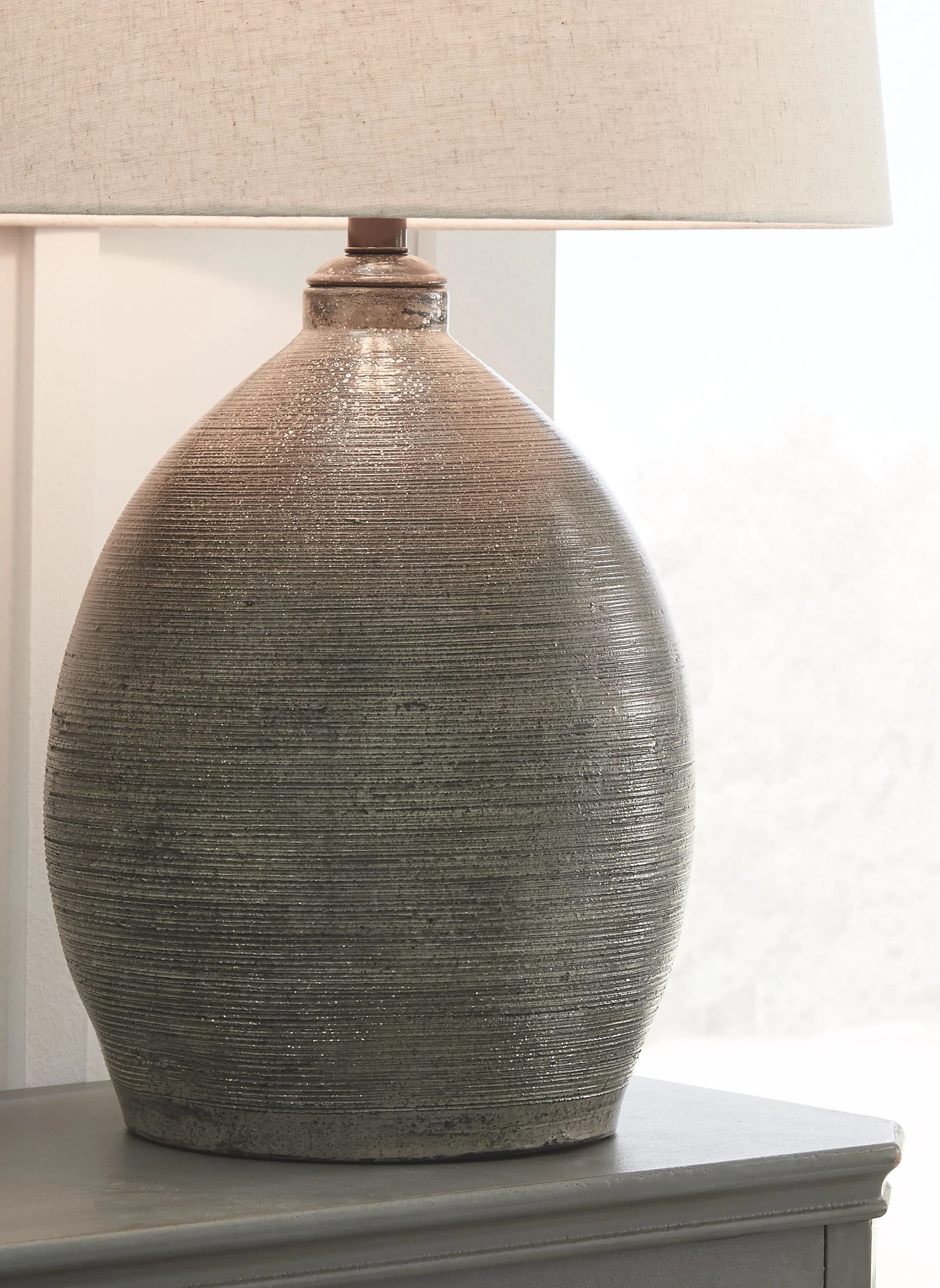 Joyelle - Terracotta Table Lamp  - Gray - Image 3