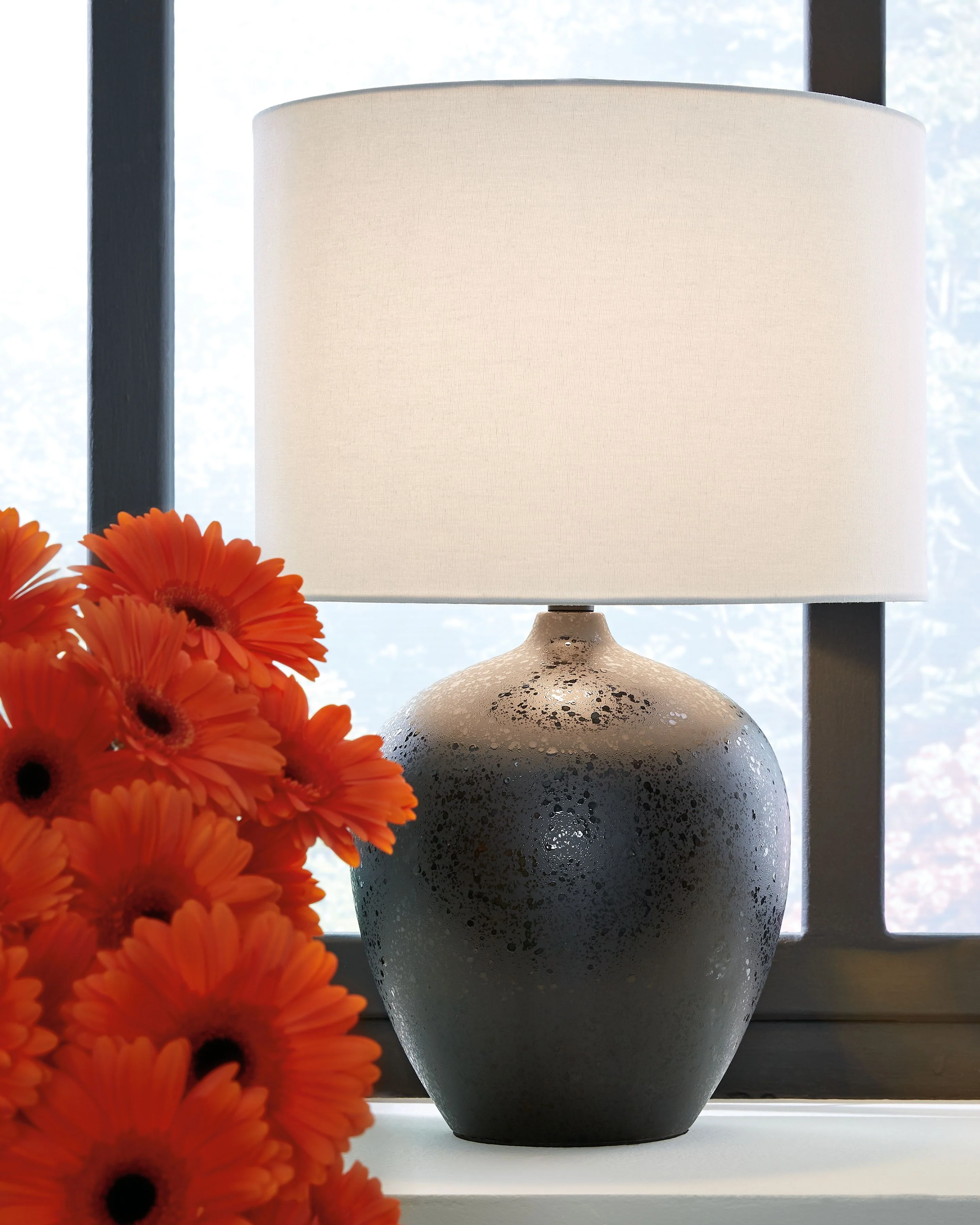 Ladstow - Ceramic Table Lamp  - Black - Image 4