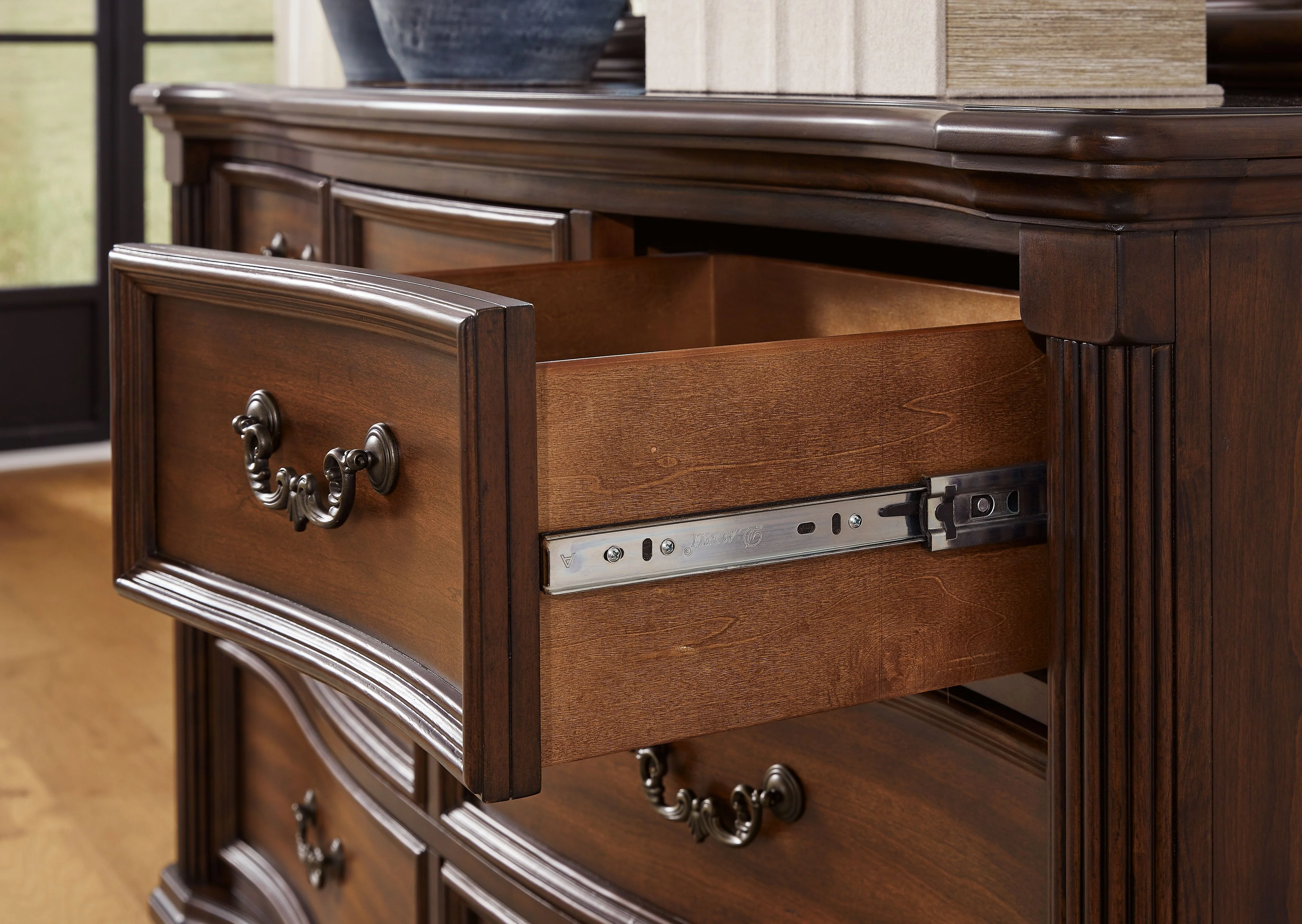Lavinton - Dresser And Mirror - Brown - Image 2