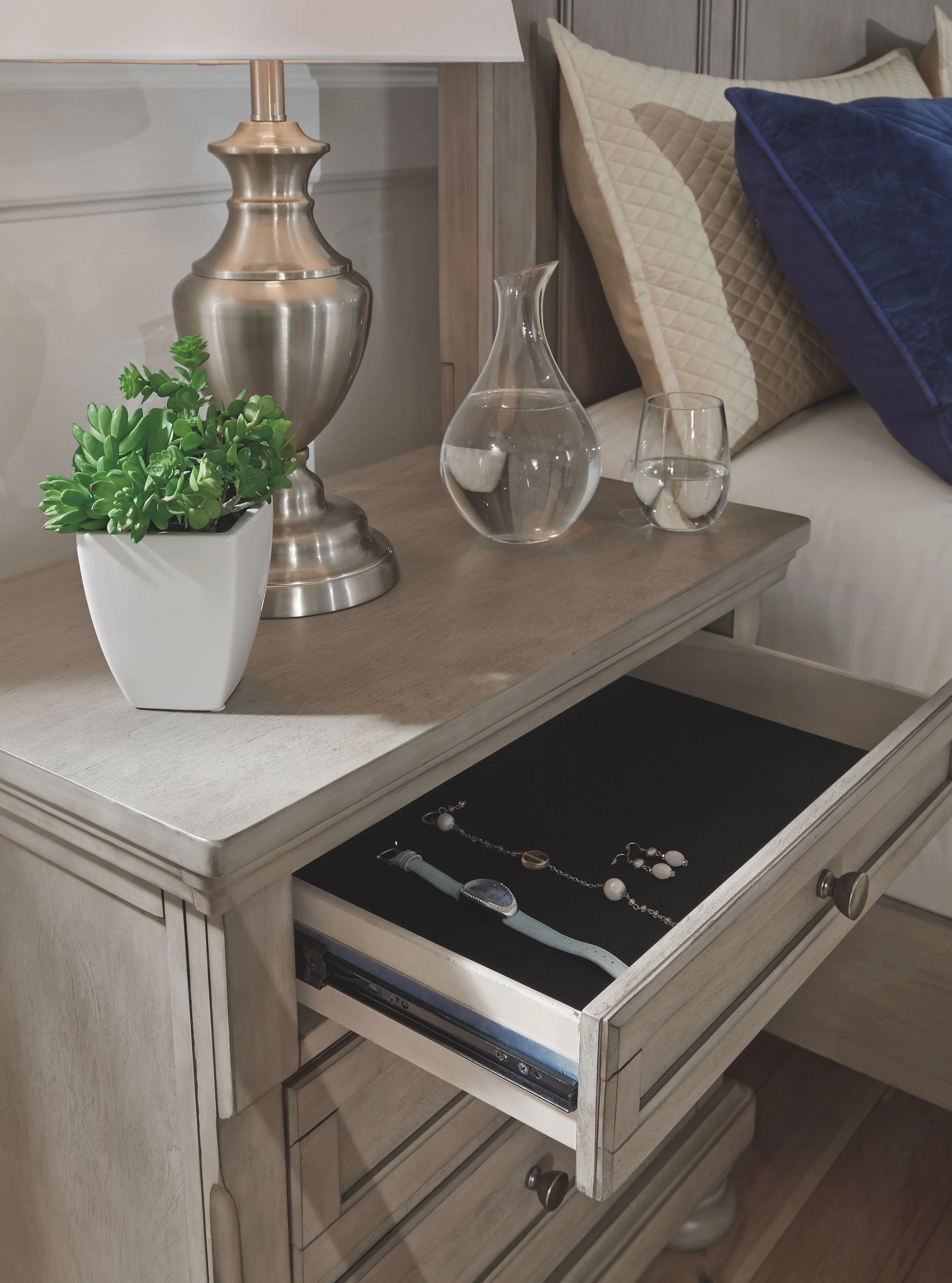 Lettner - Nightstand - Image 4
