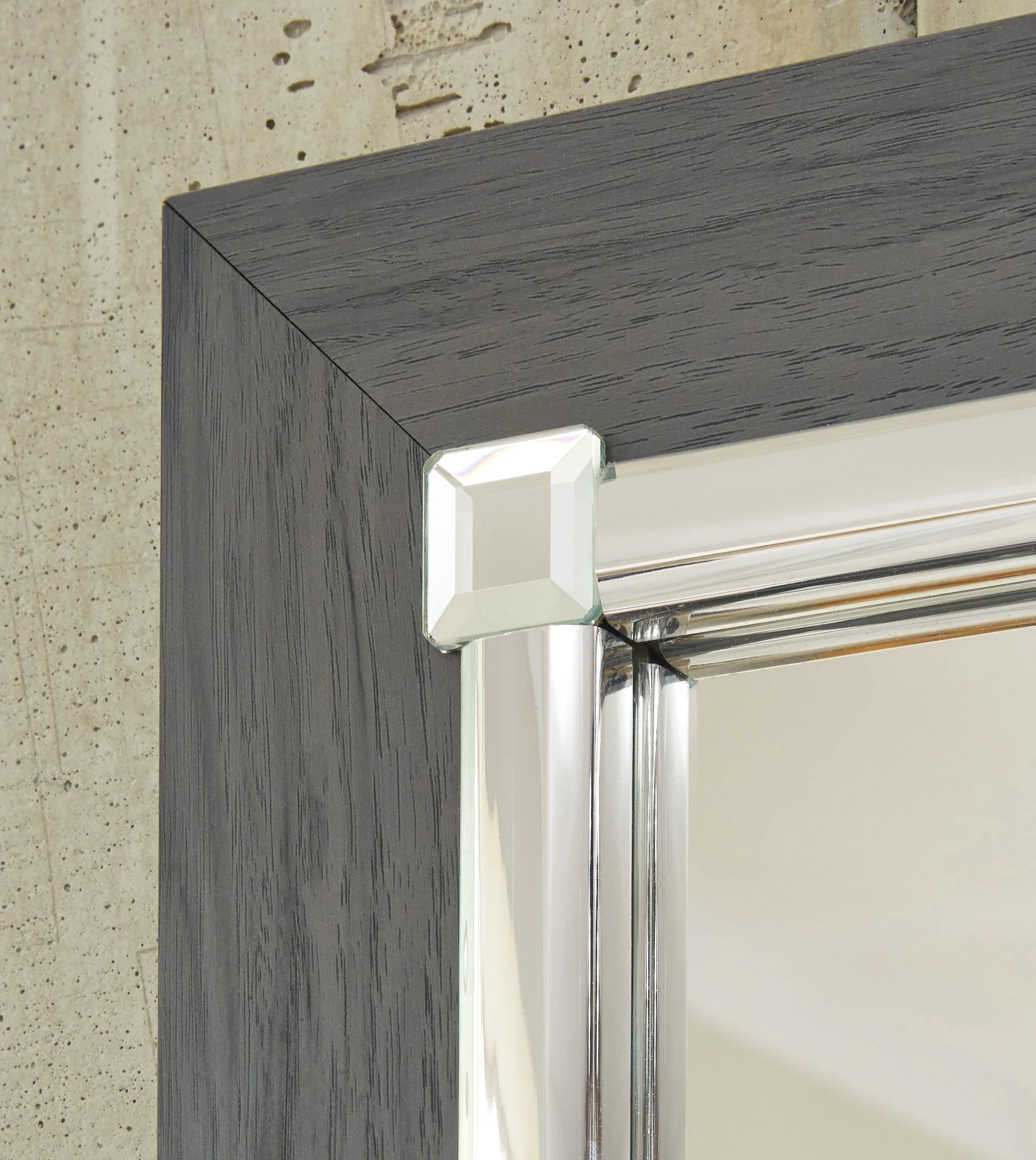 Lodanna - Dresser - Image 3