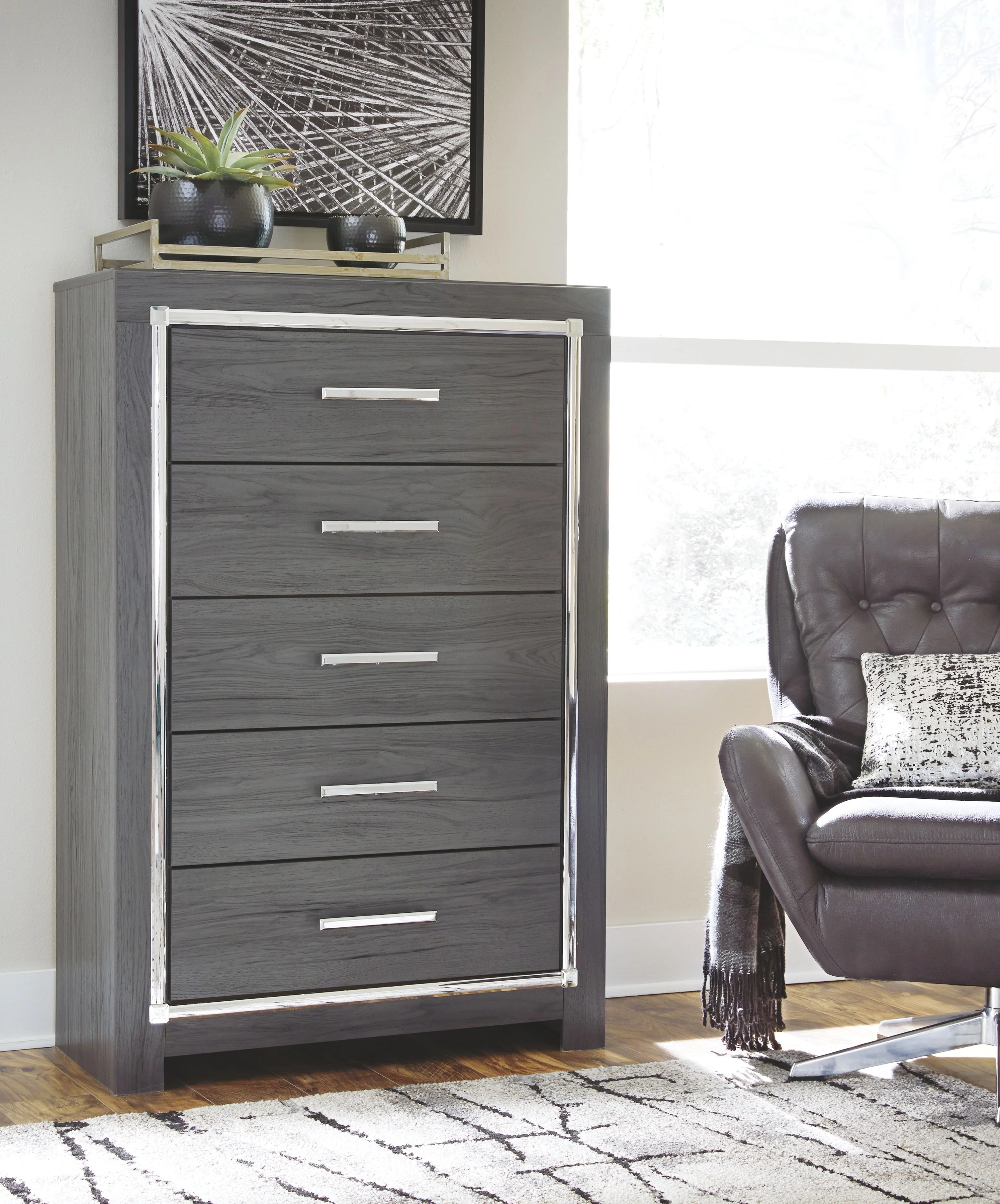 Lodanna - Five Drawer Chest - Gray - Image 4