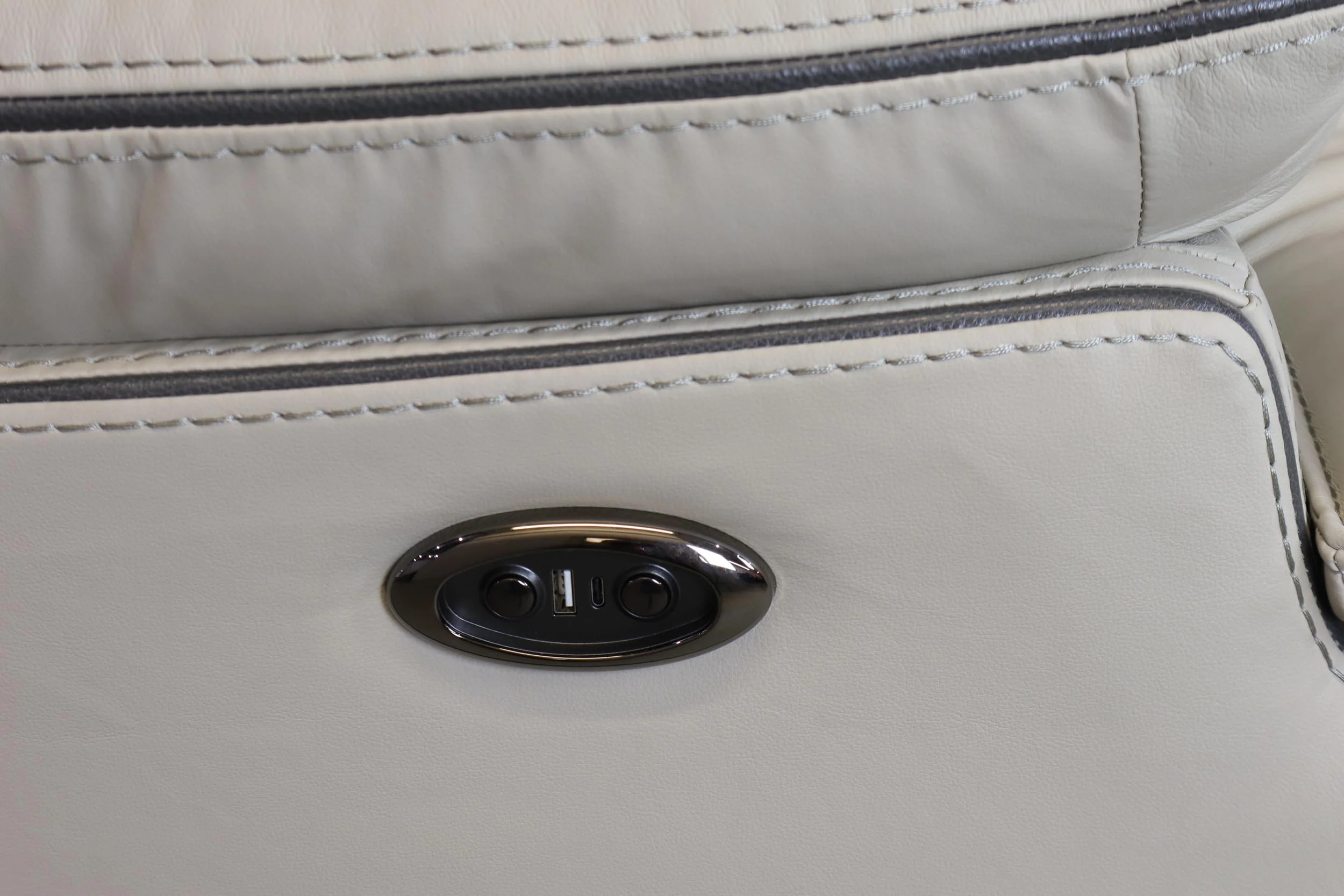 LR7594CM Cream Leather Power Motion Sectional - Image 5