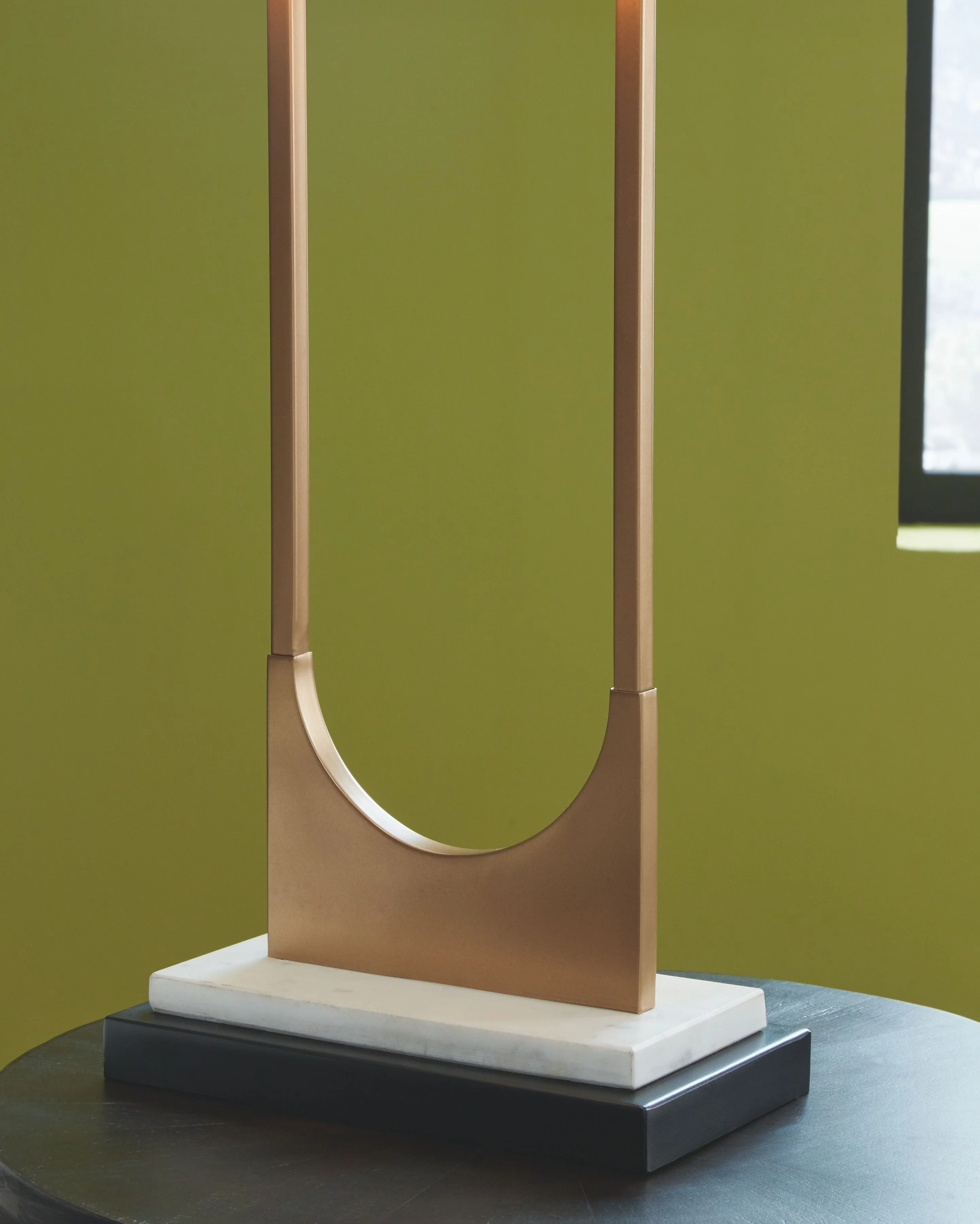 Malana - Metal Table Lamp - Brass Finish - Image 4