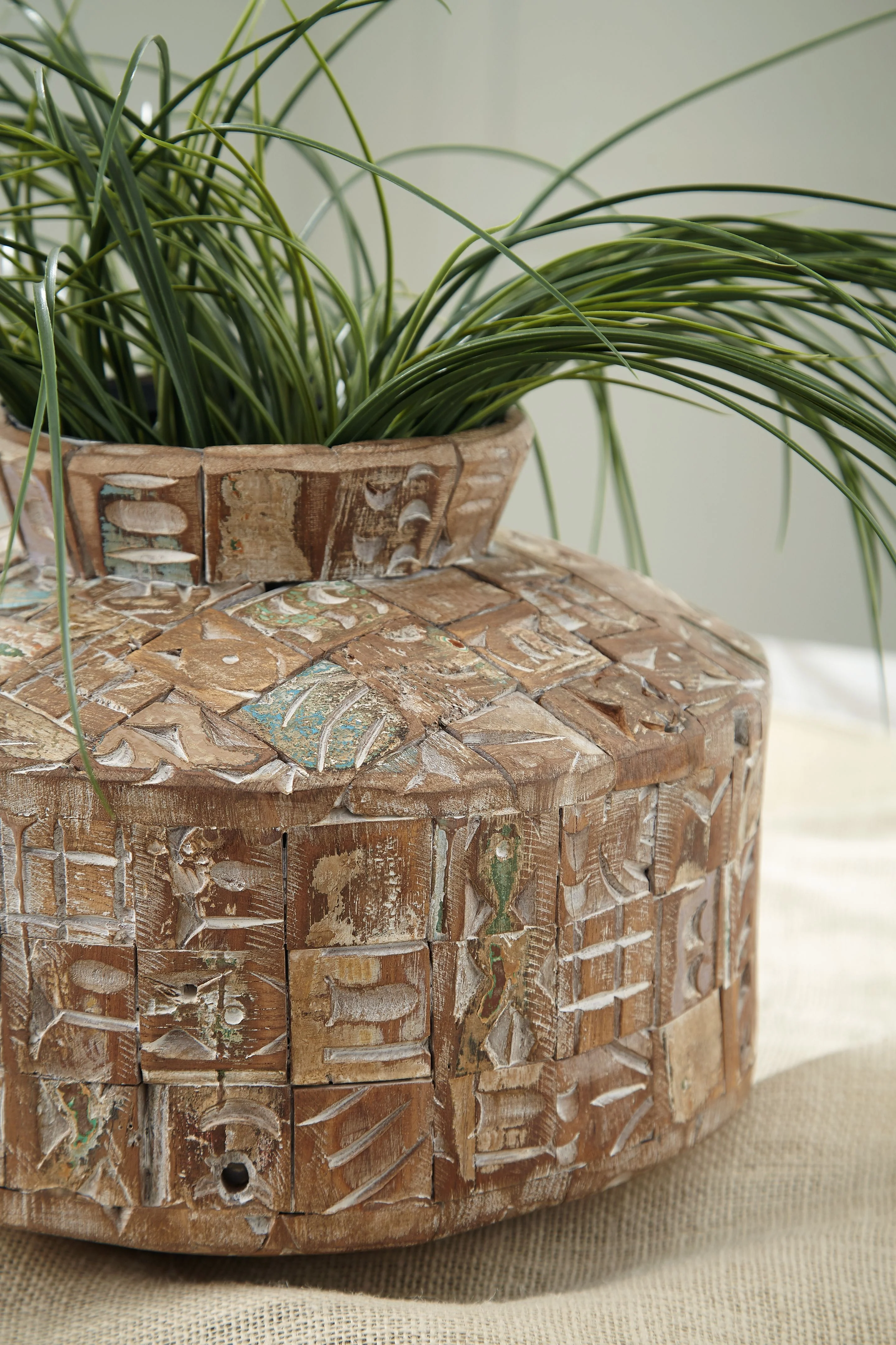 Meltland - Vase - Square - Natural / Black - Image 3