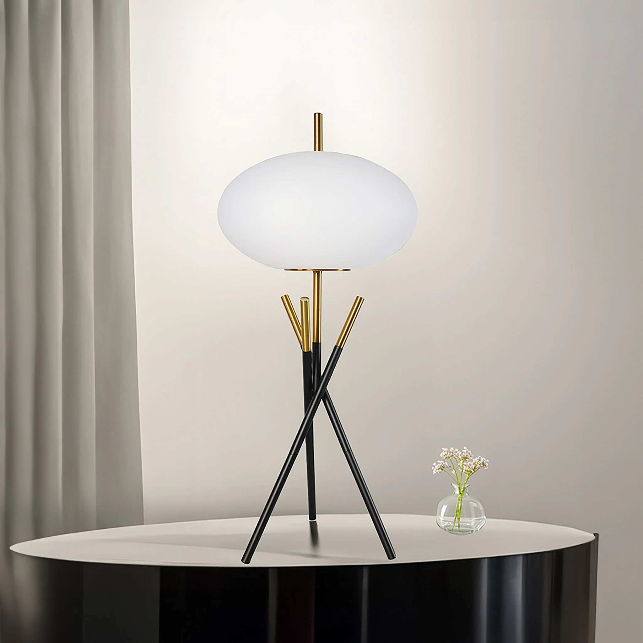 Table Lamp - Black / Gold - Image 2