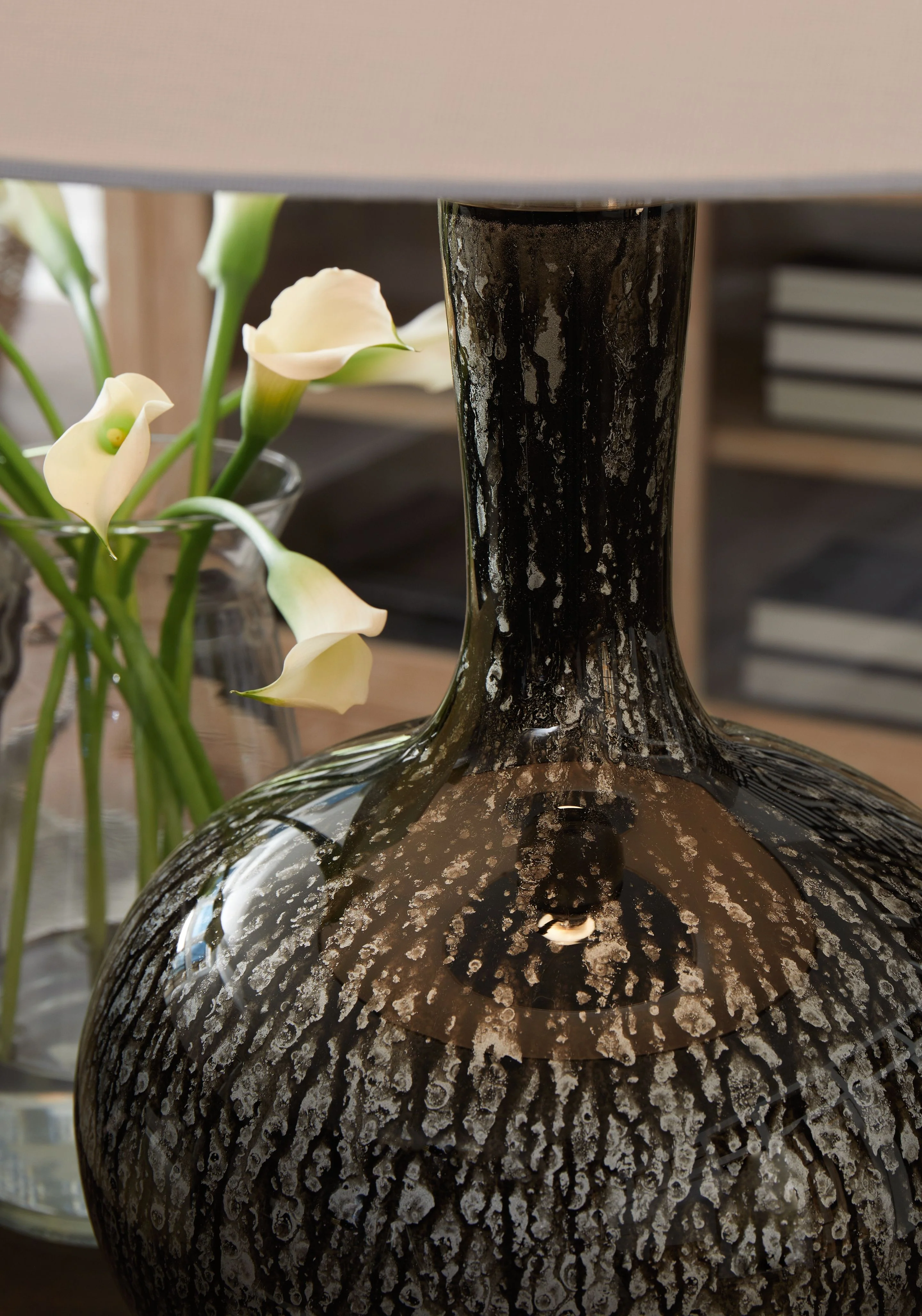 Tenslow - Glass Table Lamp - Antique Black - Image 4