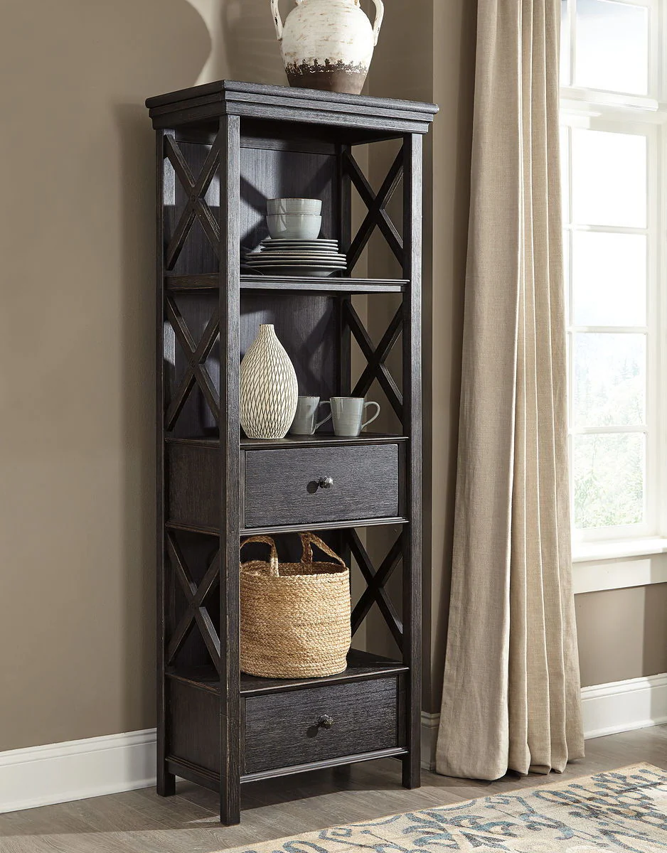 Tyler Creek - Display Cabinet - Image 6