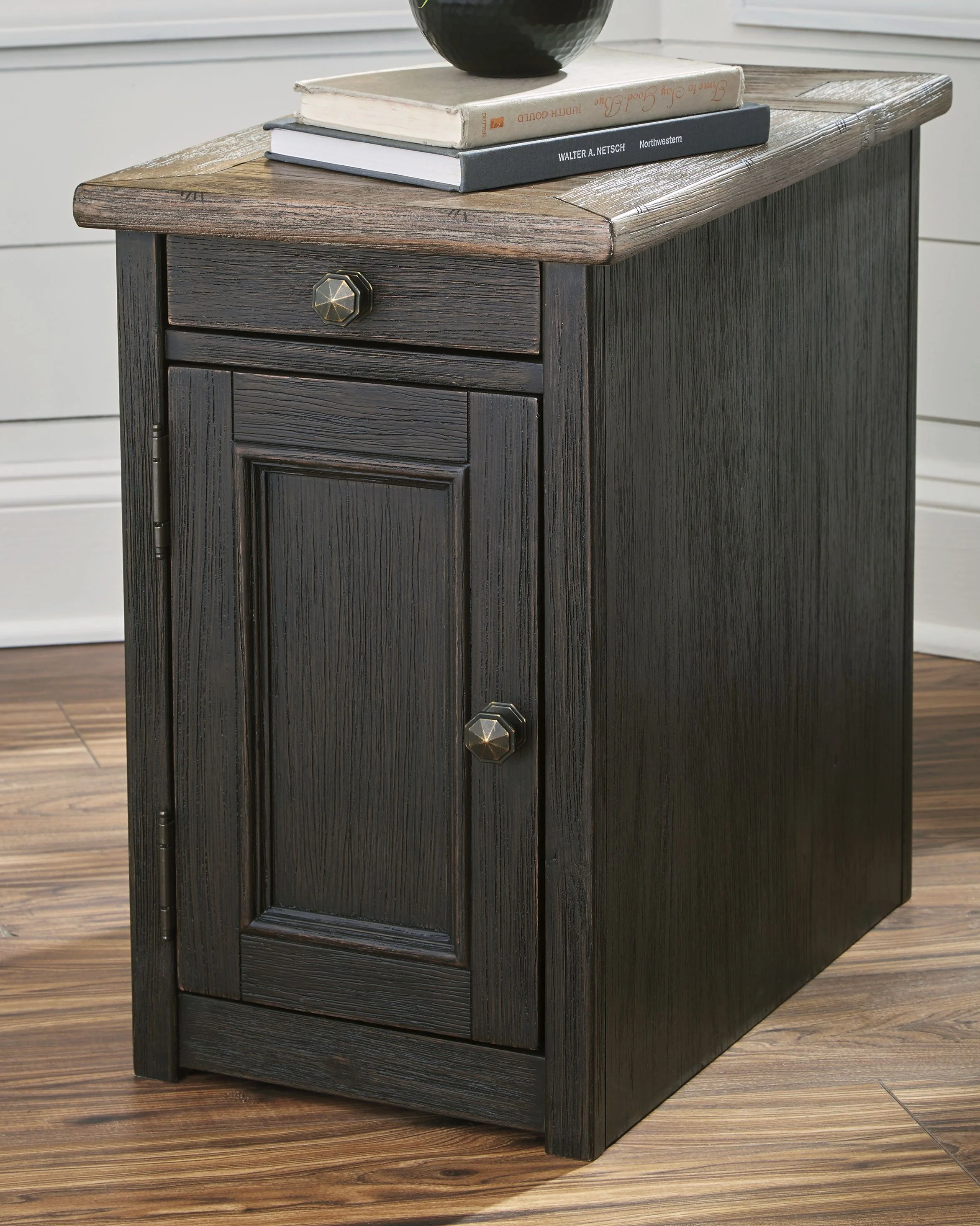 Tyler Creek - Chair Side End Table - Grayish Brown / Black - Image 4