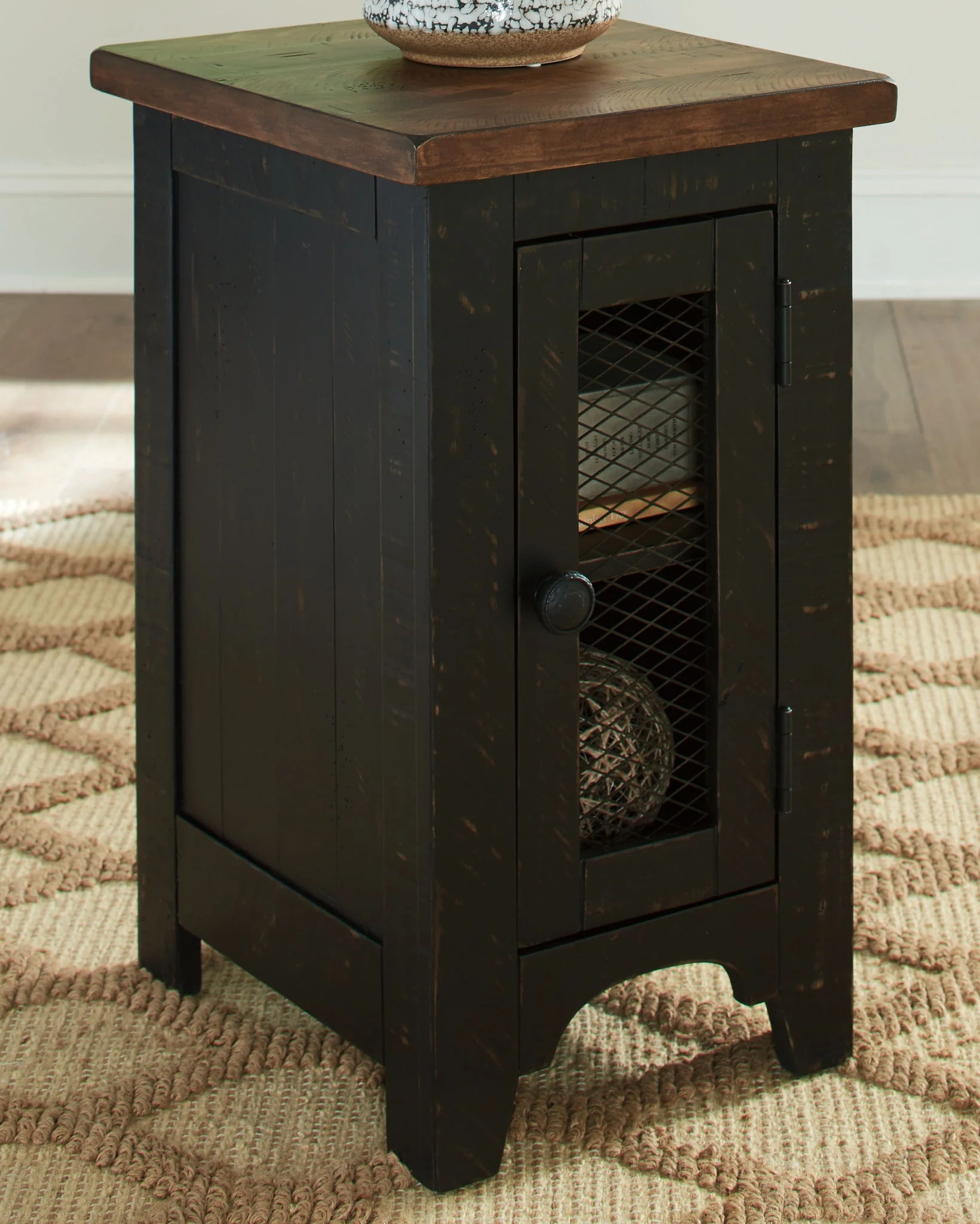 Valebeck - Chair Side End Table - Black / Brown - Image 4