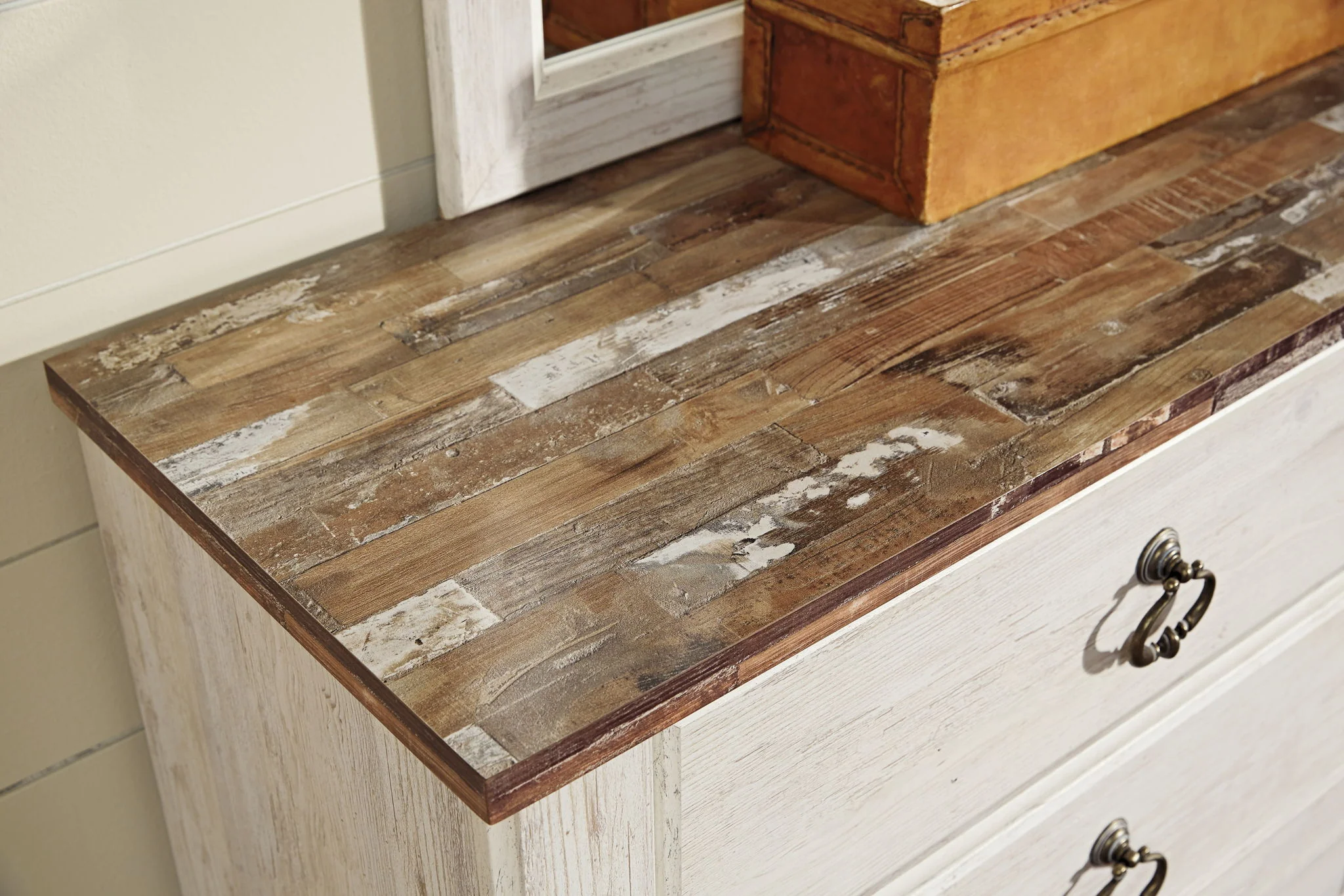 Willowton - Dresser - Image 5