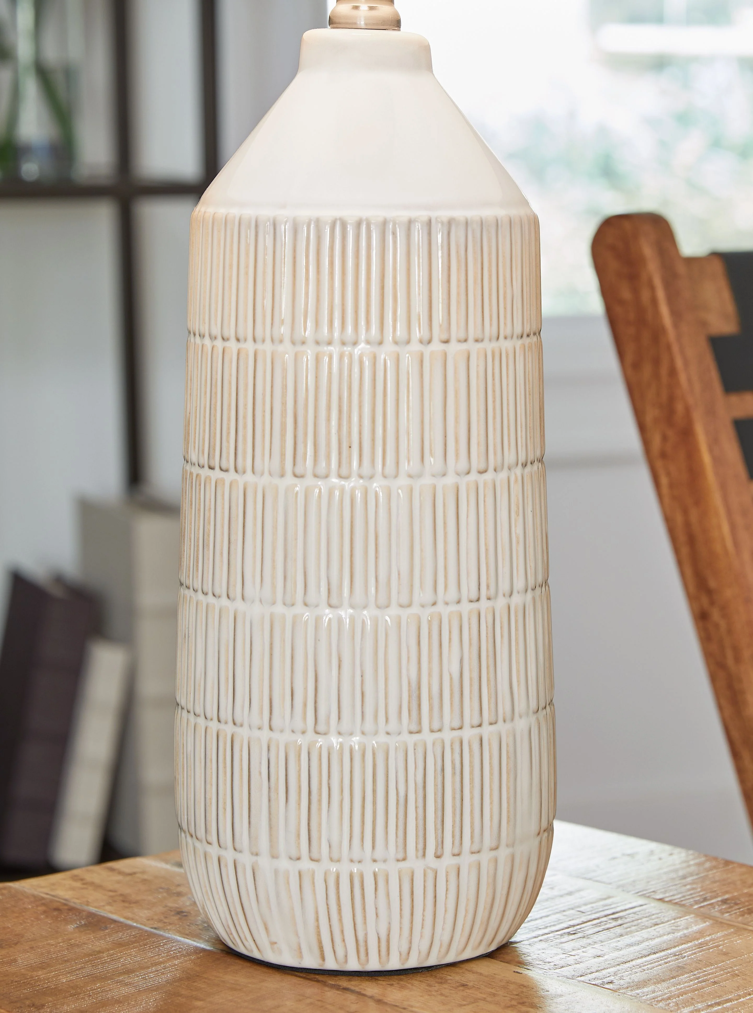 Willport - Ceramic Table Lamp (Set of 2) - Off White - Image 2